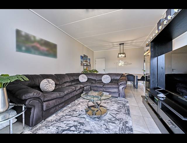 3 BEDROOM APARTMENT FOR SALE IN WATERFALL